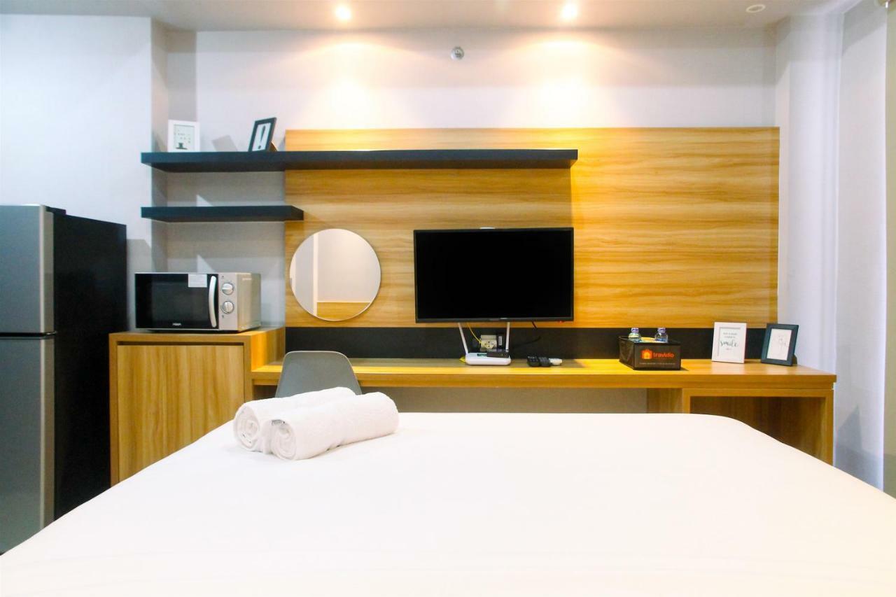 Apartemen Modern And Comfy No Kitchen Mustika Golf By Travelio Bekasi