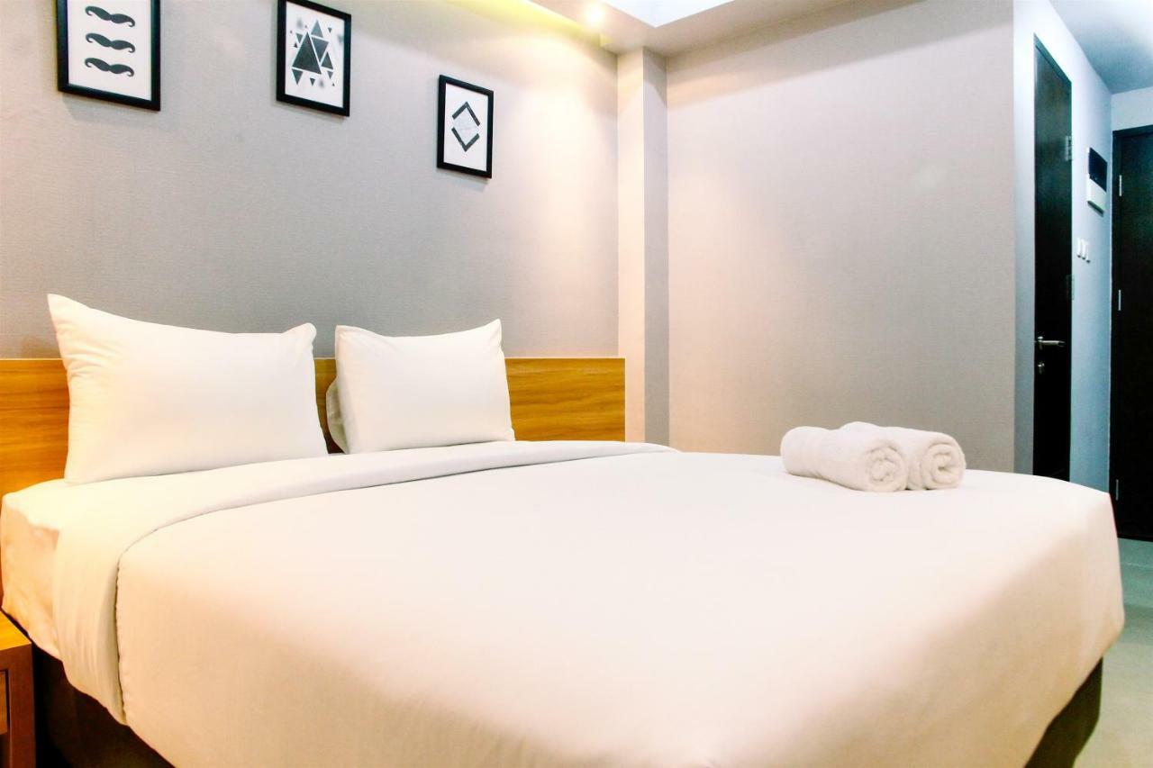 Modern And Comfy No Kitchen Mustika Golf By Travelio Apartemen Bekasi