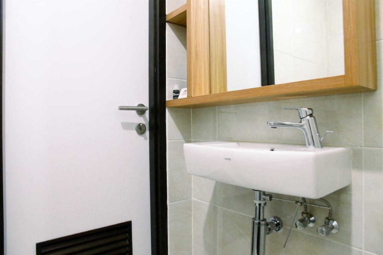 Apartemen Modern And Comfy No Kitchen Mustika Golf By Travelio